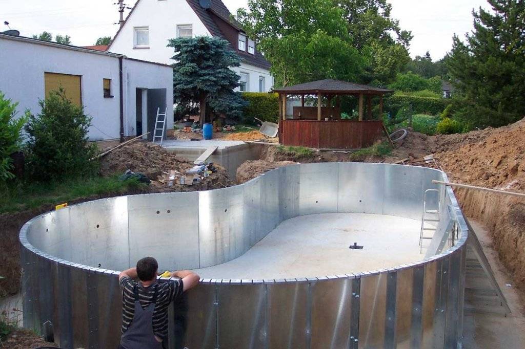 Строительство бассейна на дачном участке