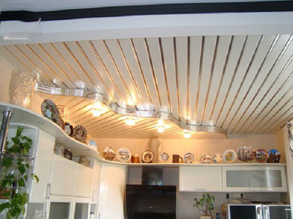 Отделка потолка пвх-панелями своими руками: пошаговая инструкция с фото и видео