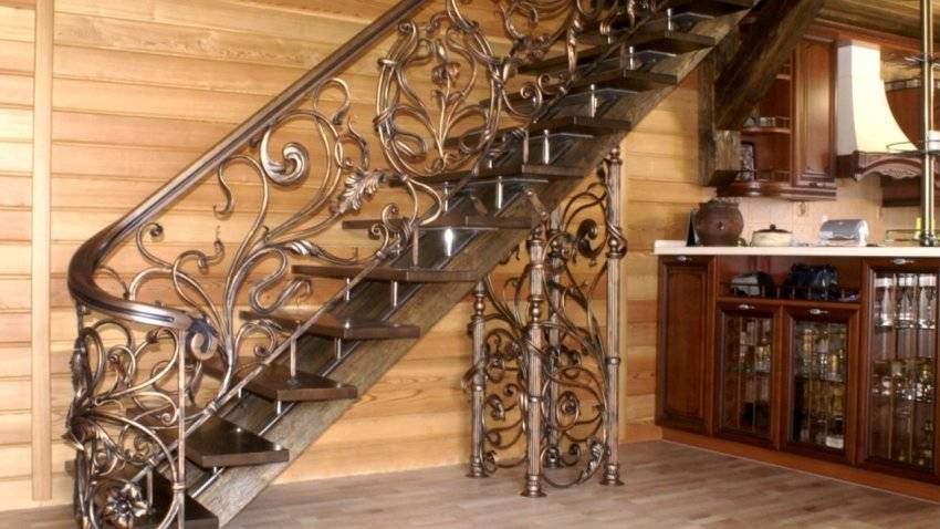 Как изготовить оригинальные деревянные перила для лестницы?