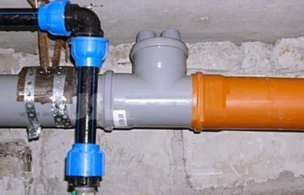 Зачем нужен вентклапан для канализационного стояка, и как его установить?