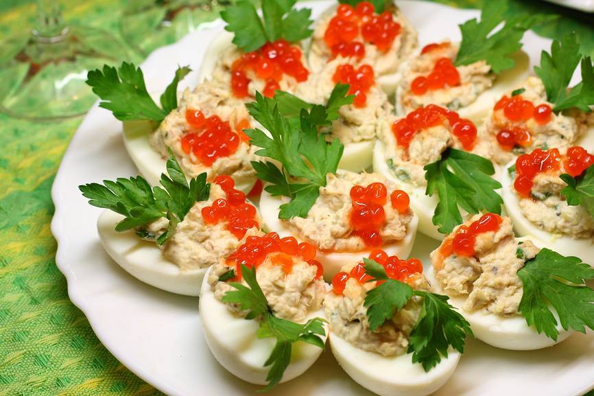 35 идей для фаршированных яиц на праздничный стол