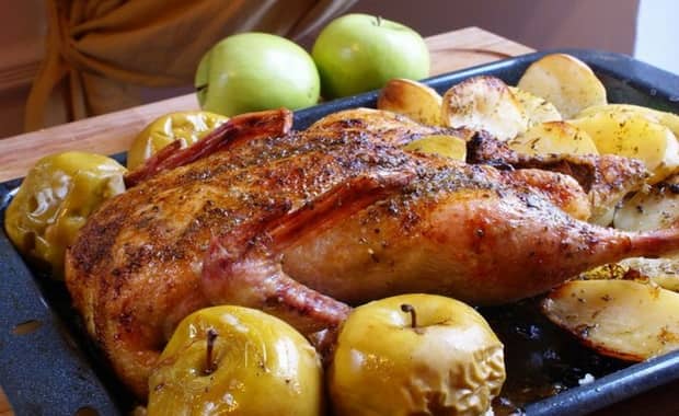 Сочная и мягкая утка с картошкой в духовке — 8 вкусных рецептов
