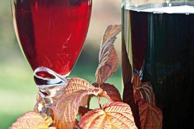 Классический рецепт малинового вина на дому