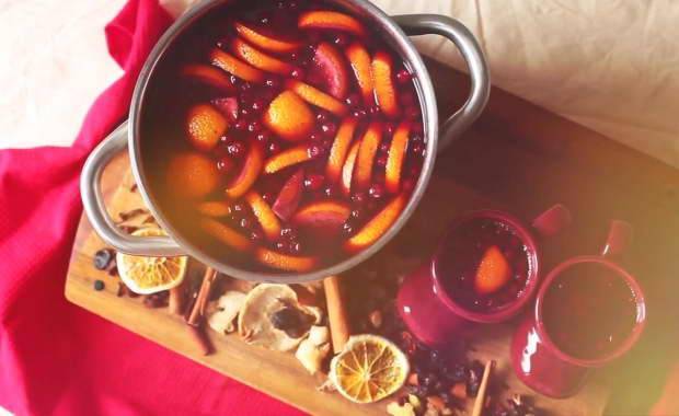 Алкогольный глинтвейн к новому году и рождеству из фруктового сока с коньяком, ромом, водкой: лучшие рецепты напитка. как приготовить вкусный горячий алкогольный глинтвейн к зимним праздникам?